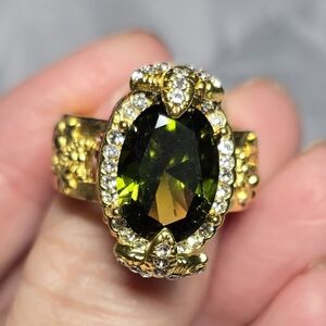 Elegant Gold and Green Gemstone Ring